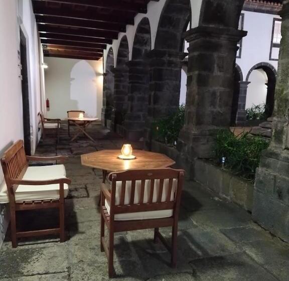 Azores Youth Hostels   Pico