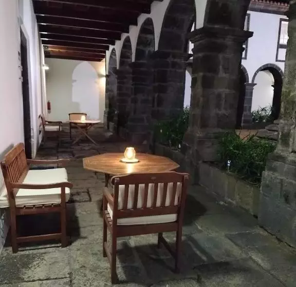 Azores Youth Hostels   Pico