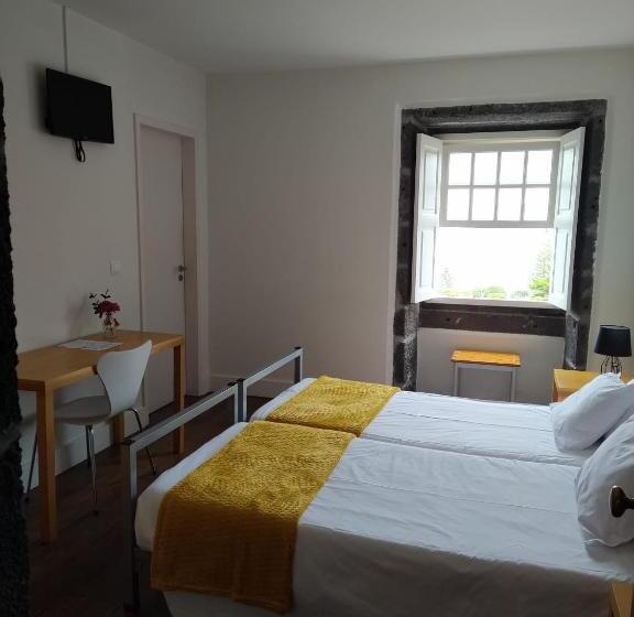 Azores Youth Hostels   Pico