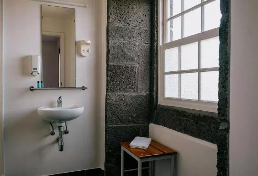Azores Youth Hostels   Pico