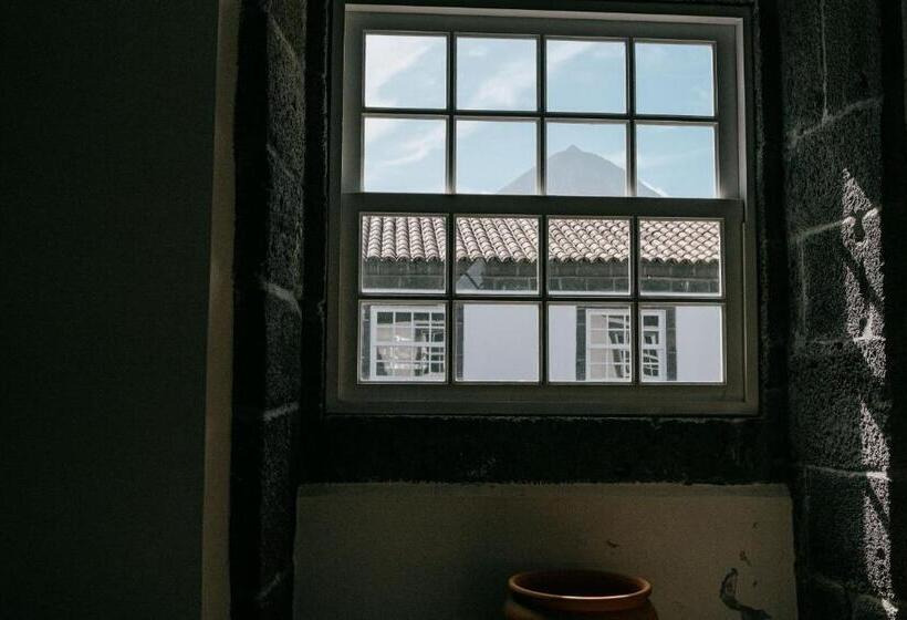 Azores Youth Hostels   Pico