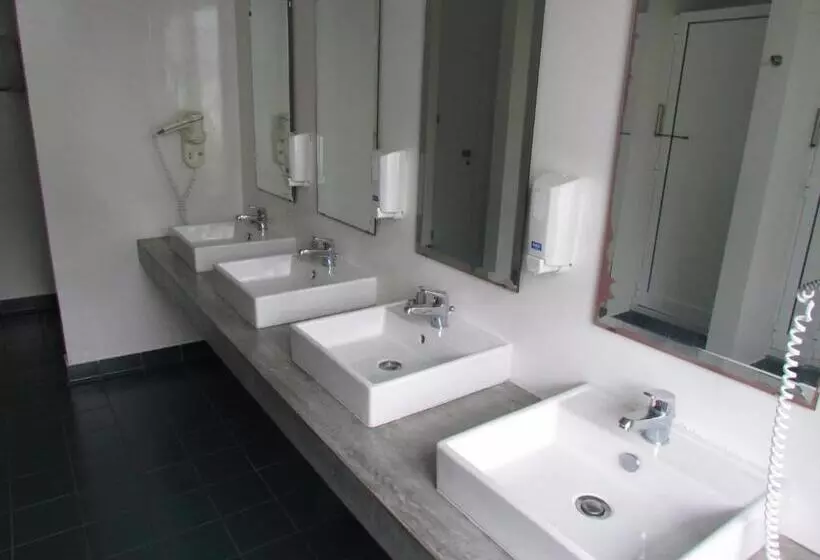 Azores Youth Hostels   Pico
