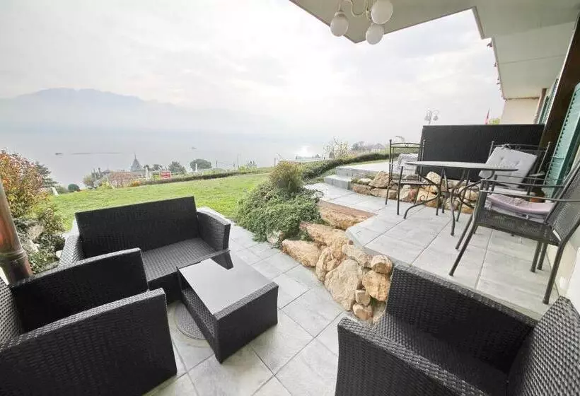 Aamiaismajoitus (B&B) Corseaux Beach