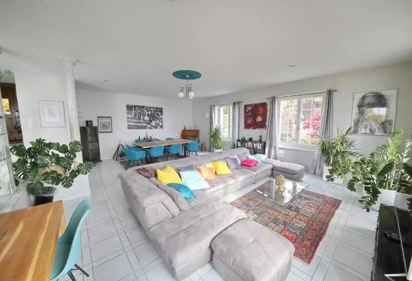 Aamiaismajoitus (B&B) Corseaux Beach