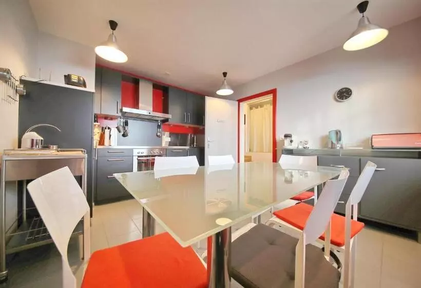 Aamiaismajoitus (B&B) Corseaux Beach