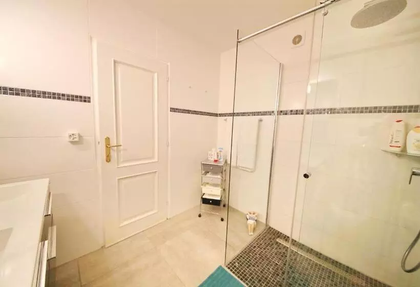 Aamiaismajoitus (B&B) Corseaux Beach