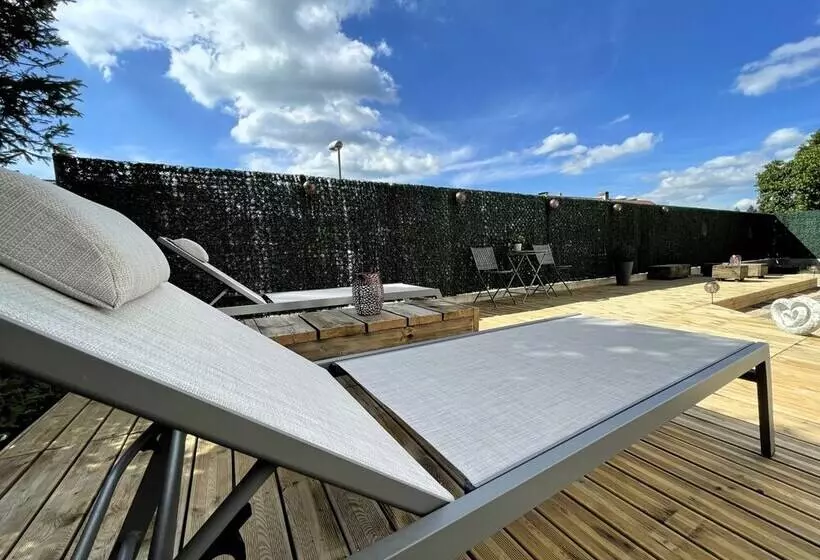 تختخواب و صبحانه Une Nuit Ailleurs