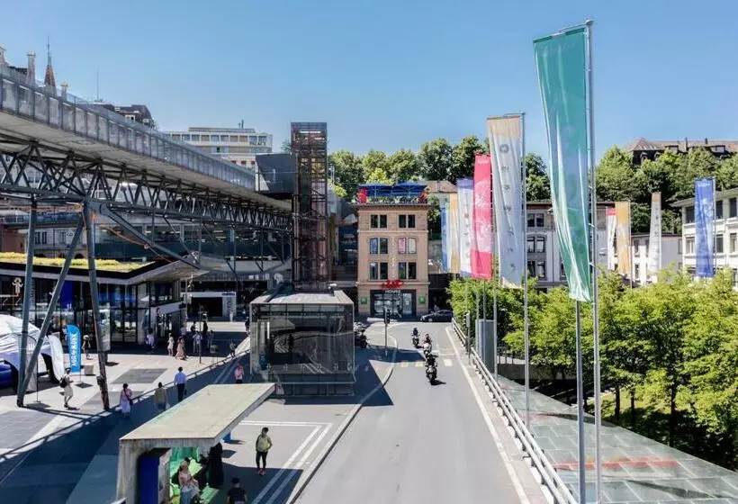 هتل Ibis Styles Lausanne Center Mad House