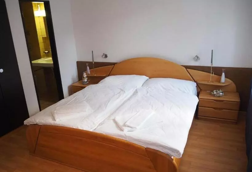 هتل Stadthof Glarus