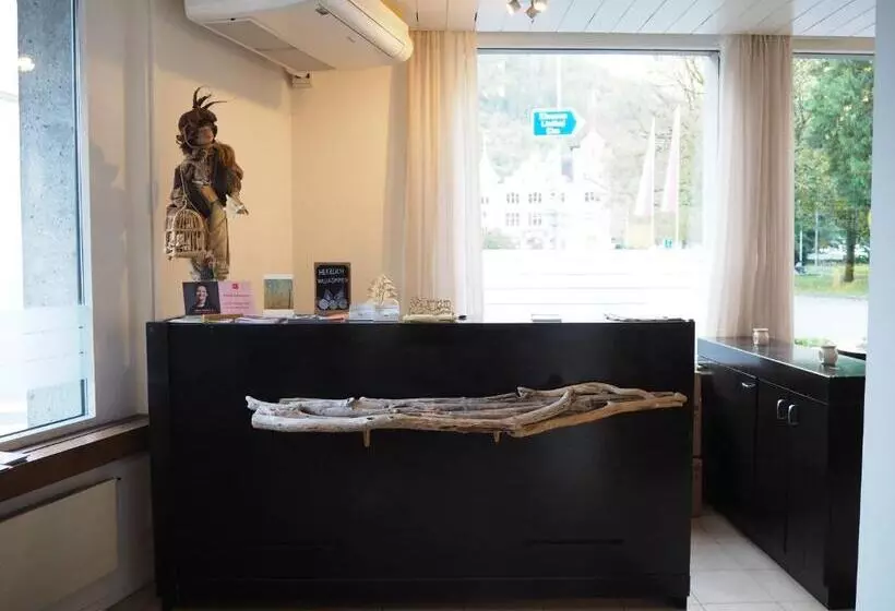 هتل Stadthof Glarus