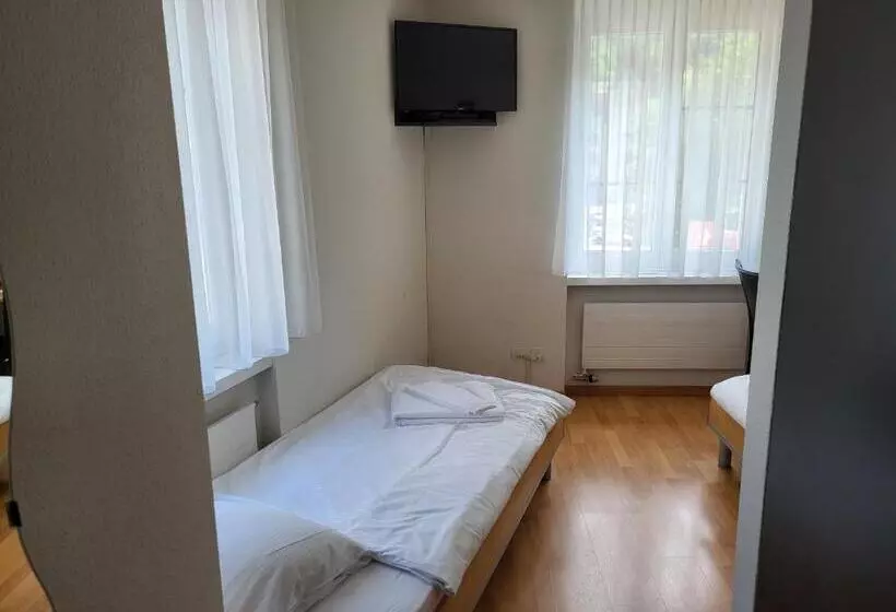 هتل Stadthof Glarus