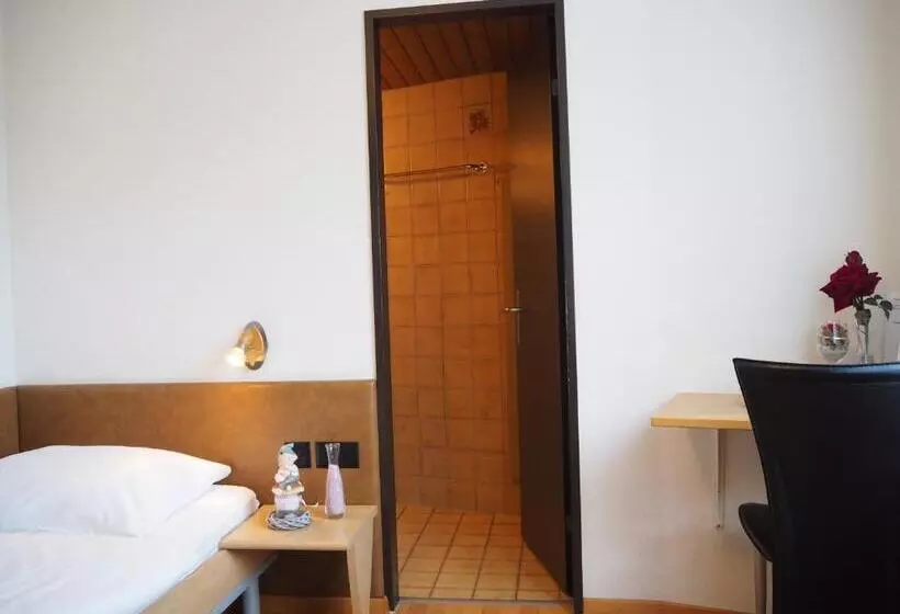 هتل Stadthof Glarus