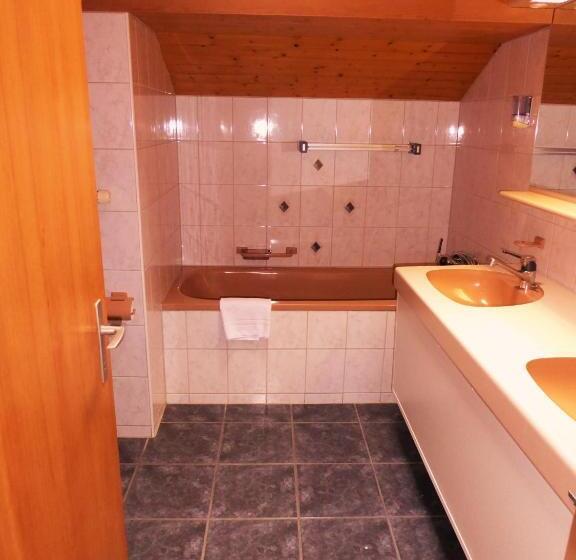 Отель Tell And Apartments