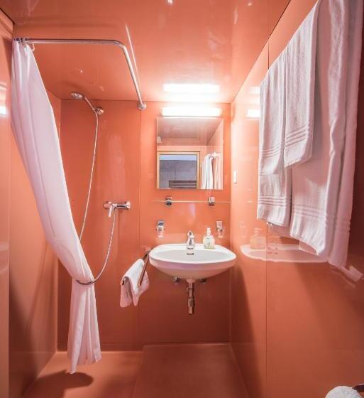 Отель Tell And Apartments