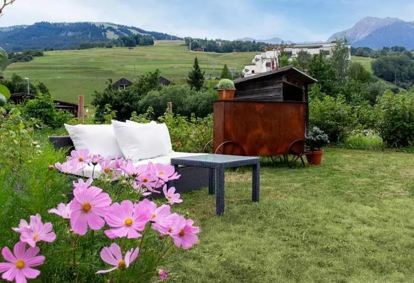 Hotelli Tgesa Romana
