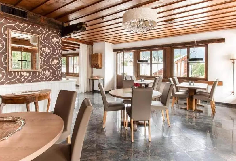Hotelli Tgesa Romana