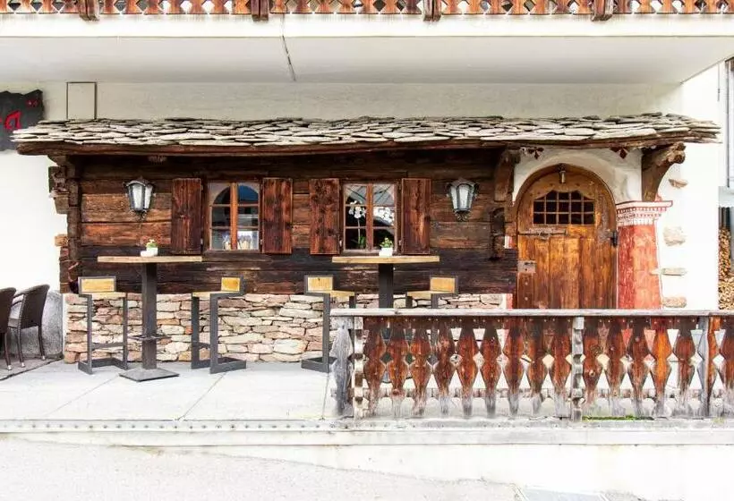 Hotelli Tgesa Romana