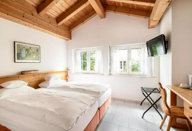 Hotelli Tgesa Romana