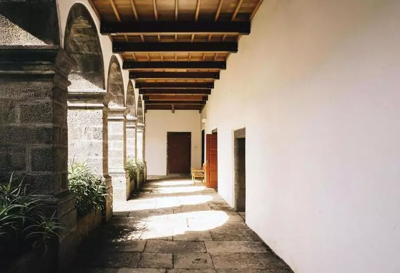 Azores Youth Hostels   Pico