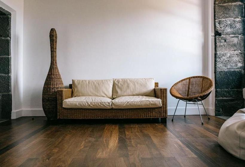 Azores Youth Hostels   Pico