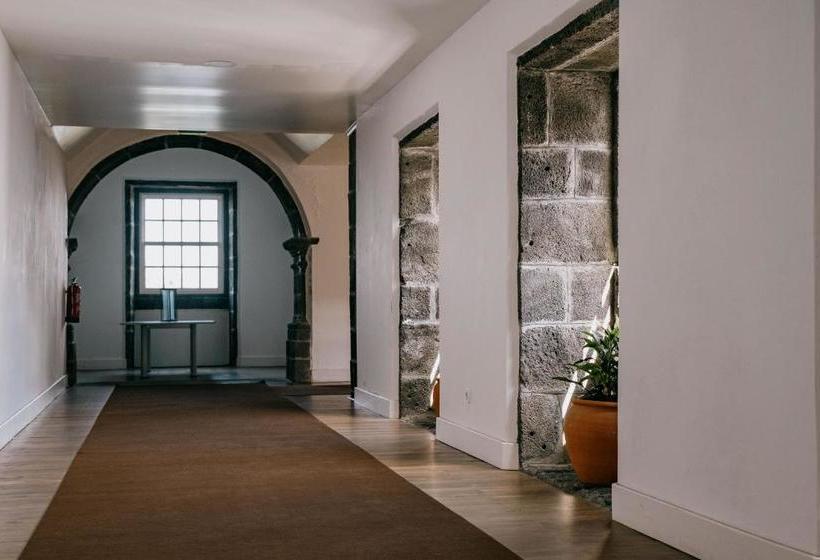 Azores Youth Hostels   Pico