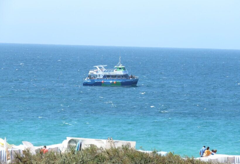 Supertubos Beach Hostel