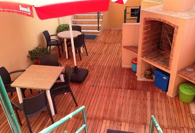 Supertubos Beach Hostel