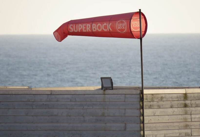 Supertubos Beach Hostel