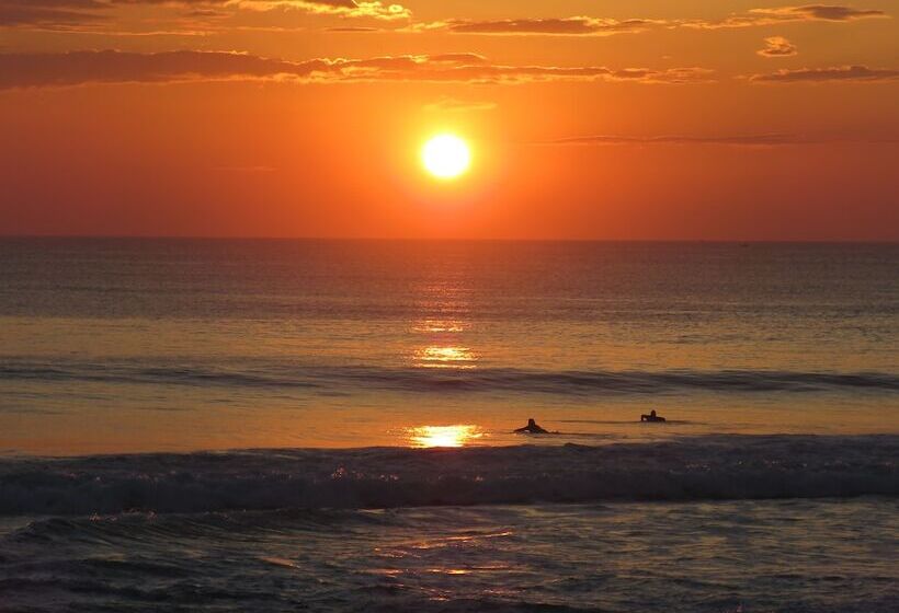 Supertubos Beach Hostel