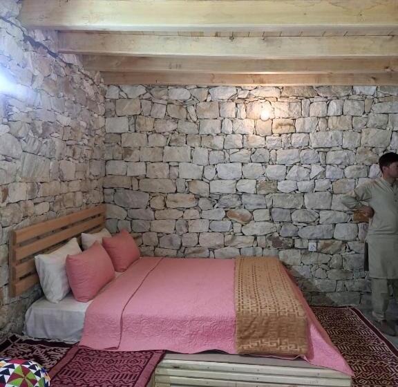 هتل Bagh Rustum Huts And Camping Site