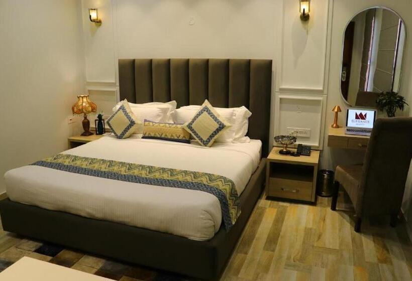 ホテル Elegance Regency