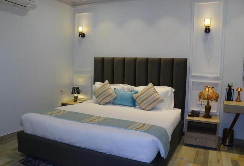 ホテル Elegance Regency