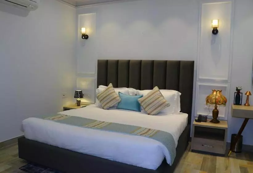 ホテル Elegance Regency