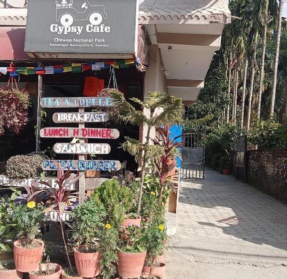 호텔 Holidays Inn   A Family Running Guest House