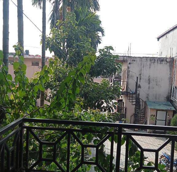 호텔 Holidays Inn   A Family Running Guest House