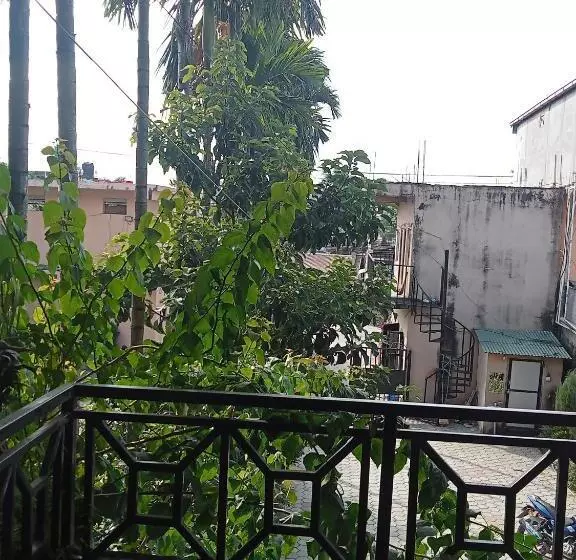هتل Holidays Inn   A Family Running Guest House