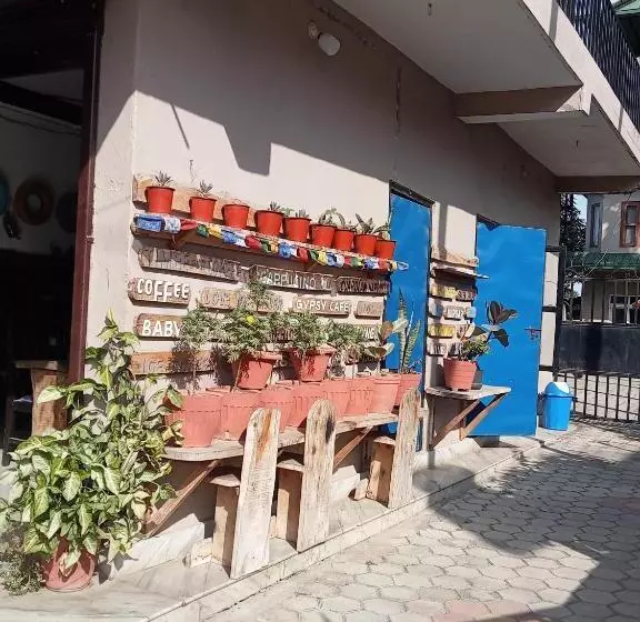هتل Holidays Inn   A Family Running Guest House