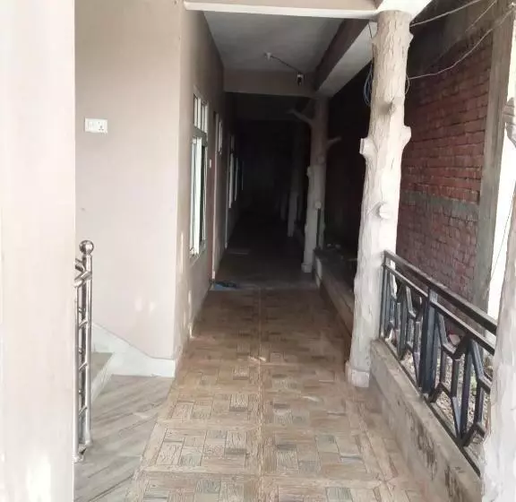 هتل Holidays Inn   A Family Running Guest House