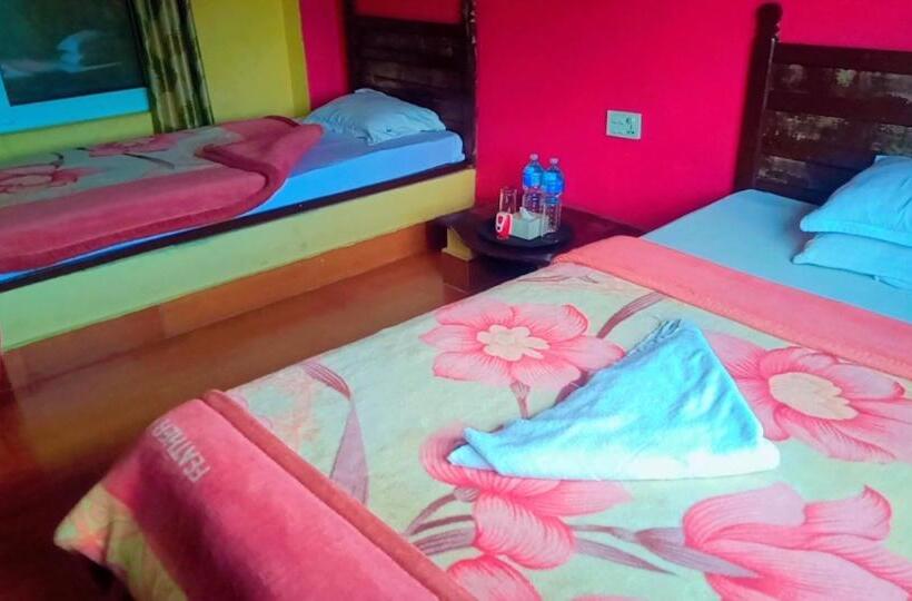 호텔 Holidays Inn   A Family Running Guest House