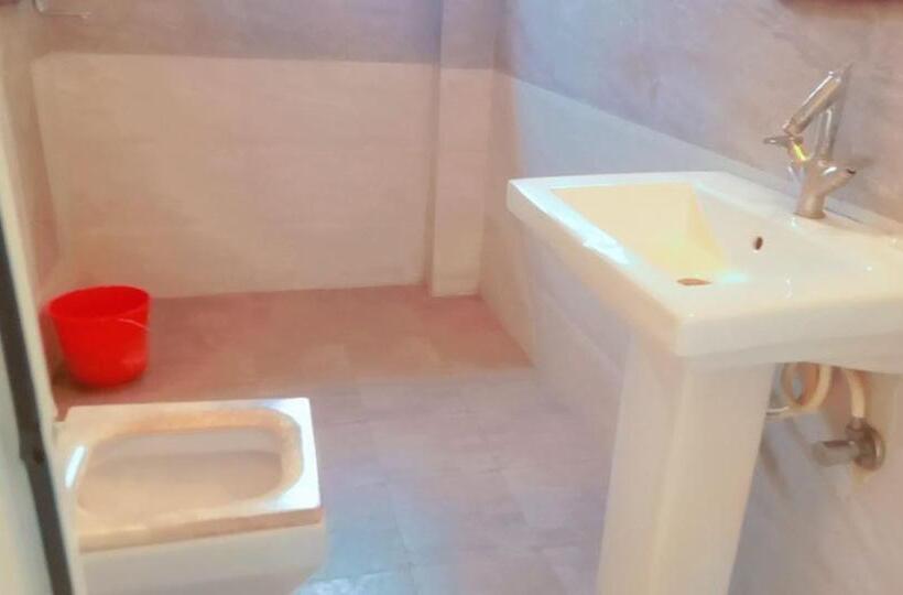 호텔 Holidays Inn   A Family Running Guest House