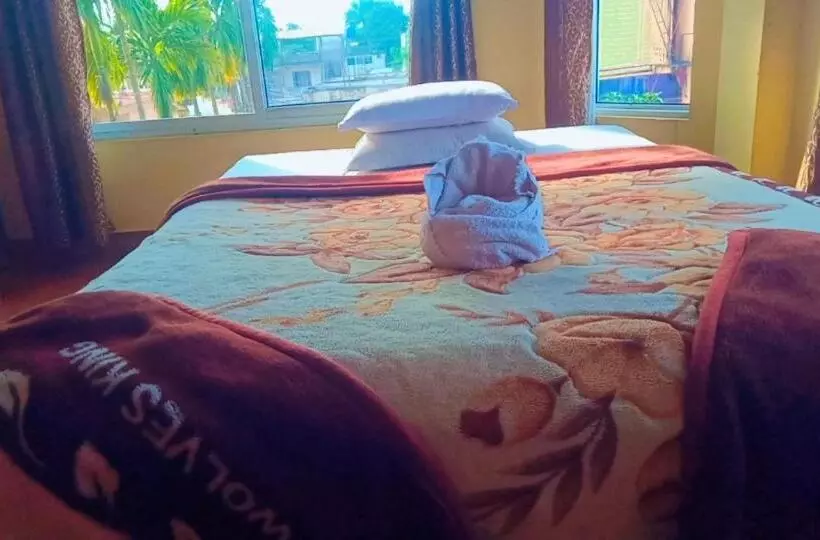 هتل Holidays Inn   A Family Running Guest House