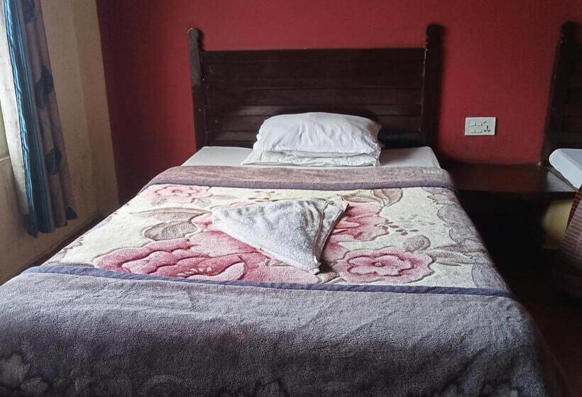 호텔 Holidays Inn   A Family Running Guest House