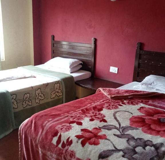 호텔 Holidays Inn   A Family Running Guest House