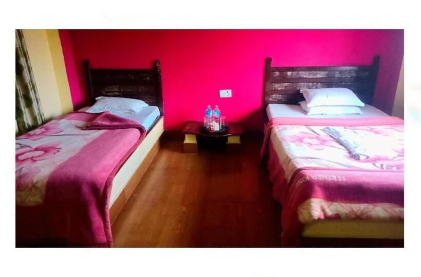 호텔 Holidays Inn   A Family Running Guest House