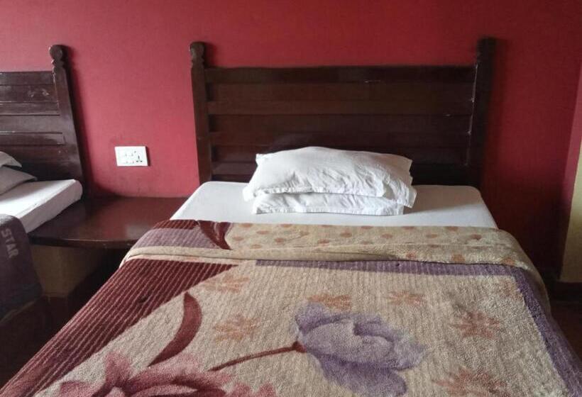 호텔 Holidays Inn   A Family Running Guest House