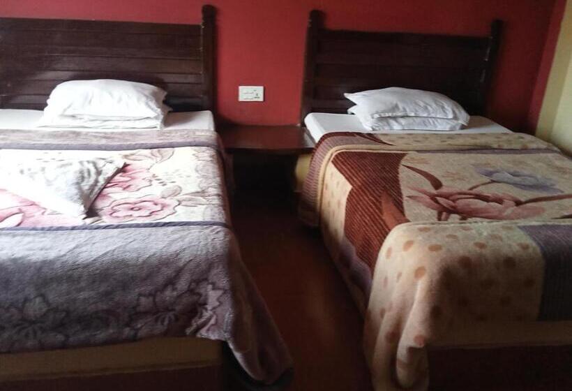 호텔 Holidays Inn   A Family Running Guest House