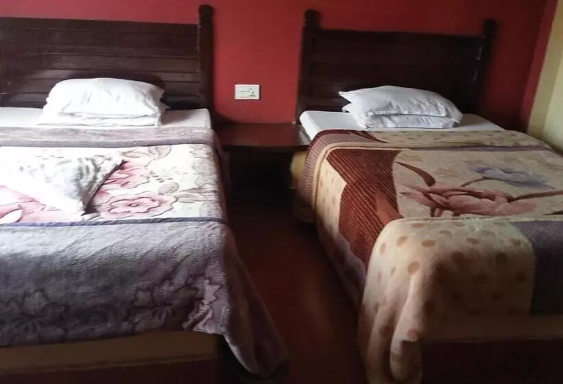 هتل Holidays Inn   A Family Running Guest House