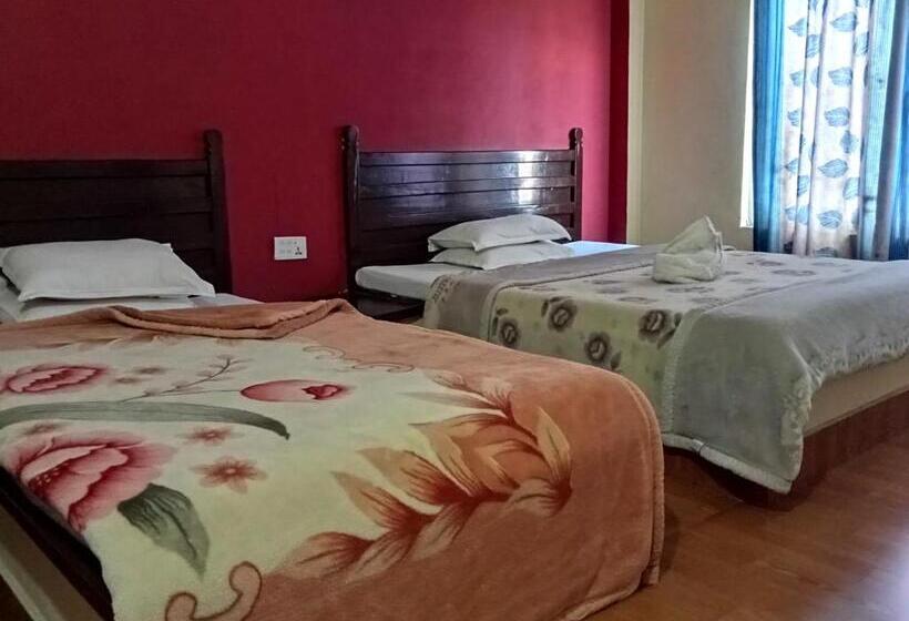 호텔 Holidays Inn   A Family Running Guest House