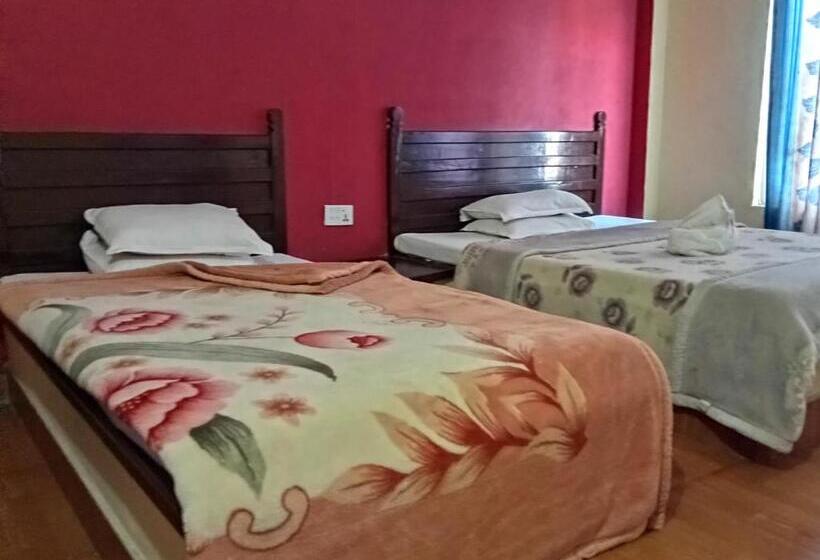 호텔 Holidays Inn   A Family Running Guest House