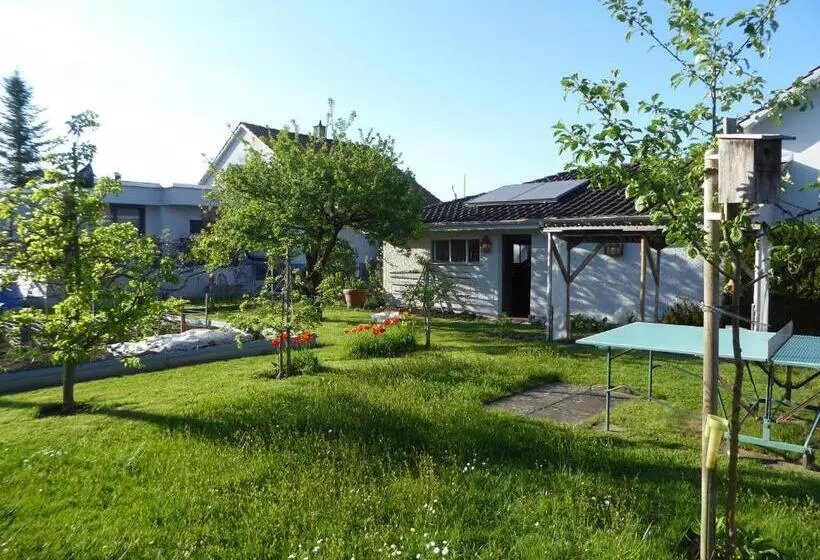 ベッドアンドブレックファースト 22 – Zimmer & Zmorge